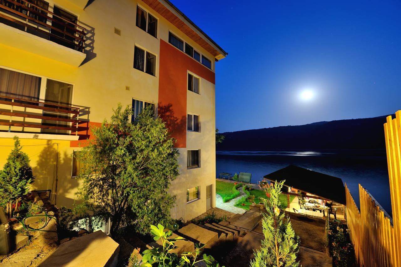Casa Ana Serena Eselnita Exterior photo
