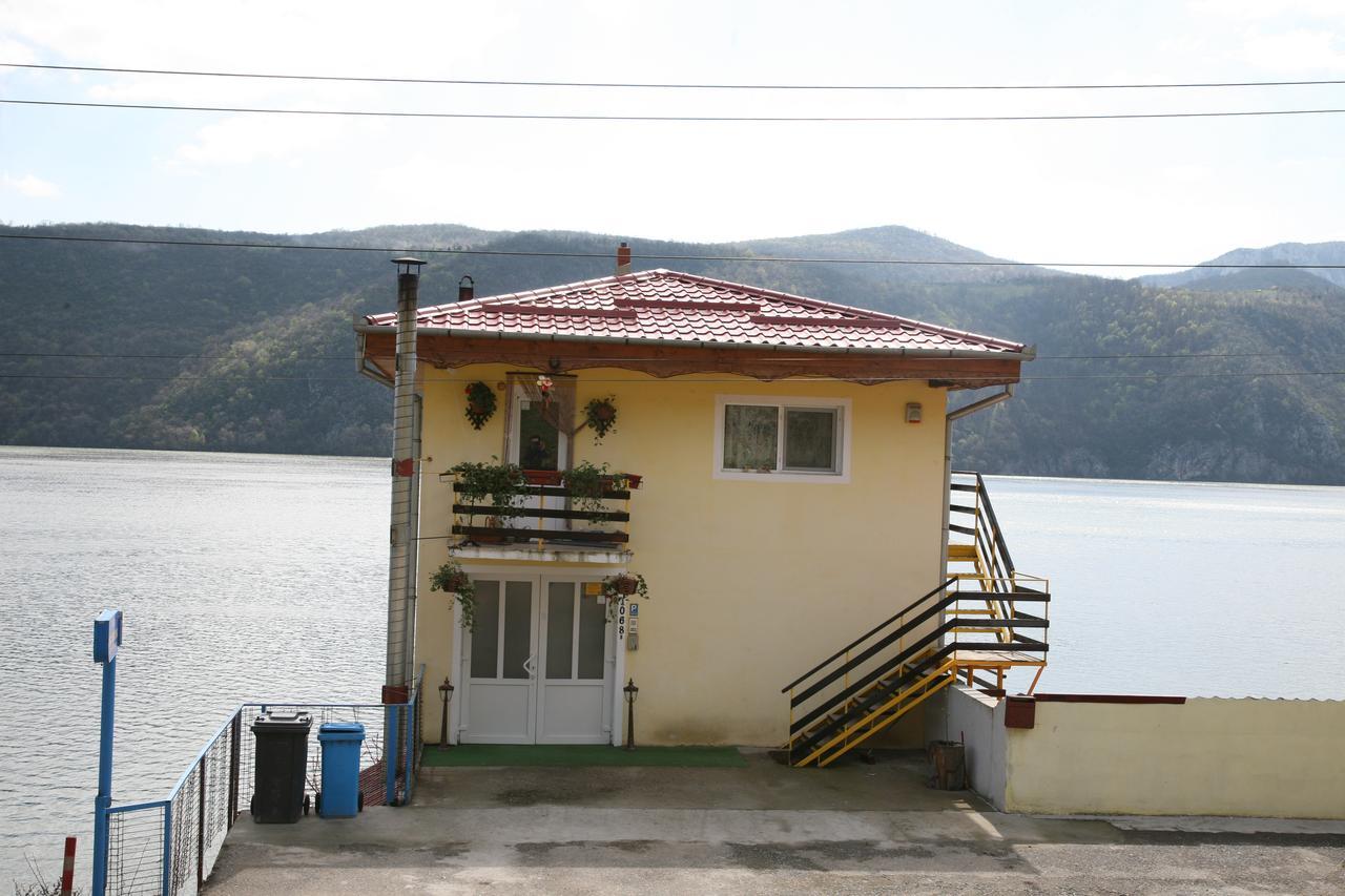 Casa Ana Serena Eselnita Exterior photo