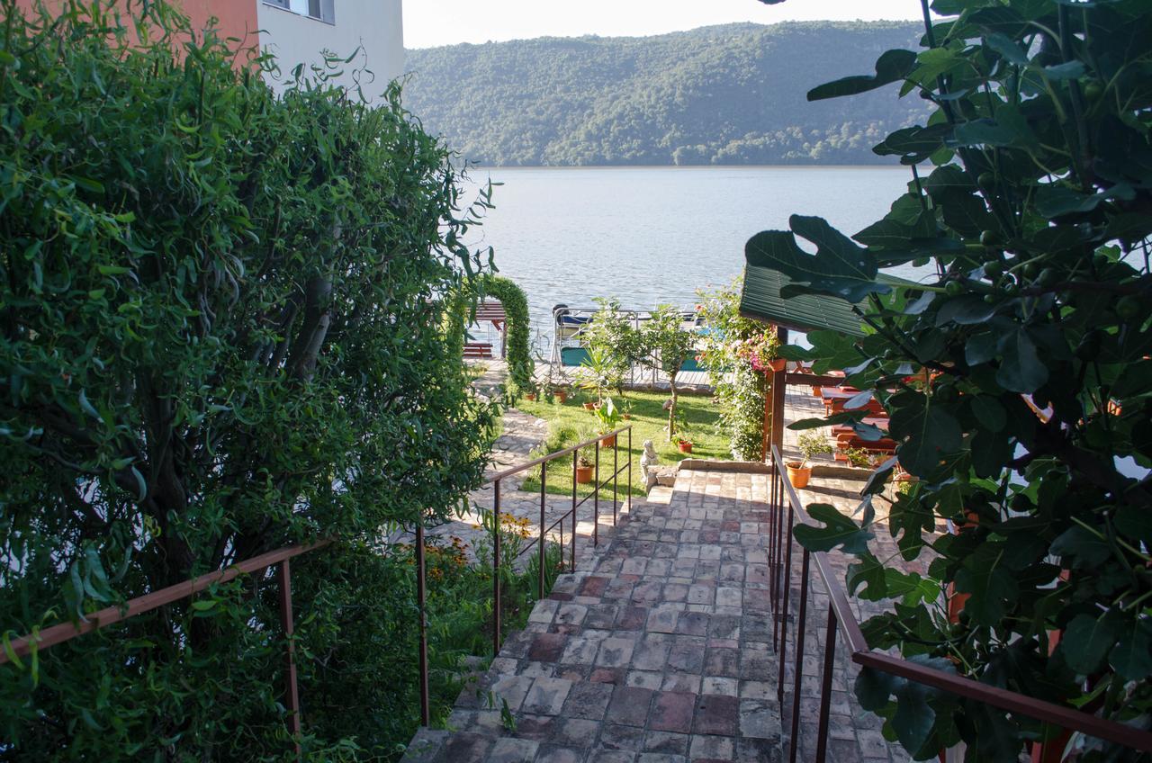 Casa Ana Serena Eselnita Exterior photo