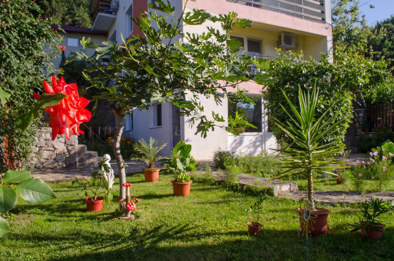 Casa Ana Serena Eselnita Exterior photo